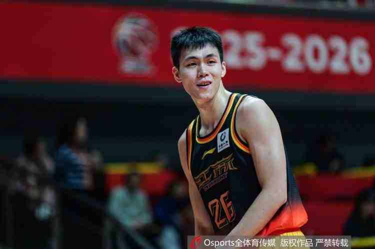 该出手时就出手！庞峥麟半场13分钟 5中4&三分2中2拿到10分3助